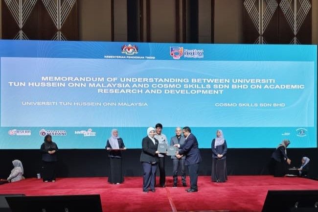 UTHM Memeterai MoU Bersama Cosmo Skills Sdn Bhd Untuk Memperkasa TVET Pelajar Diploma