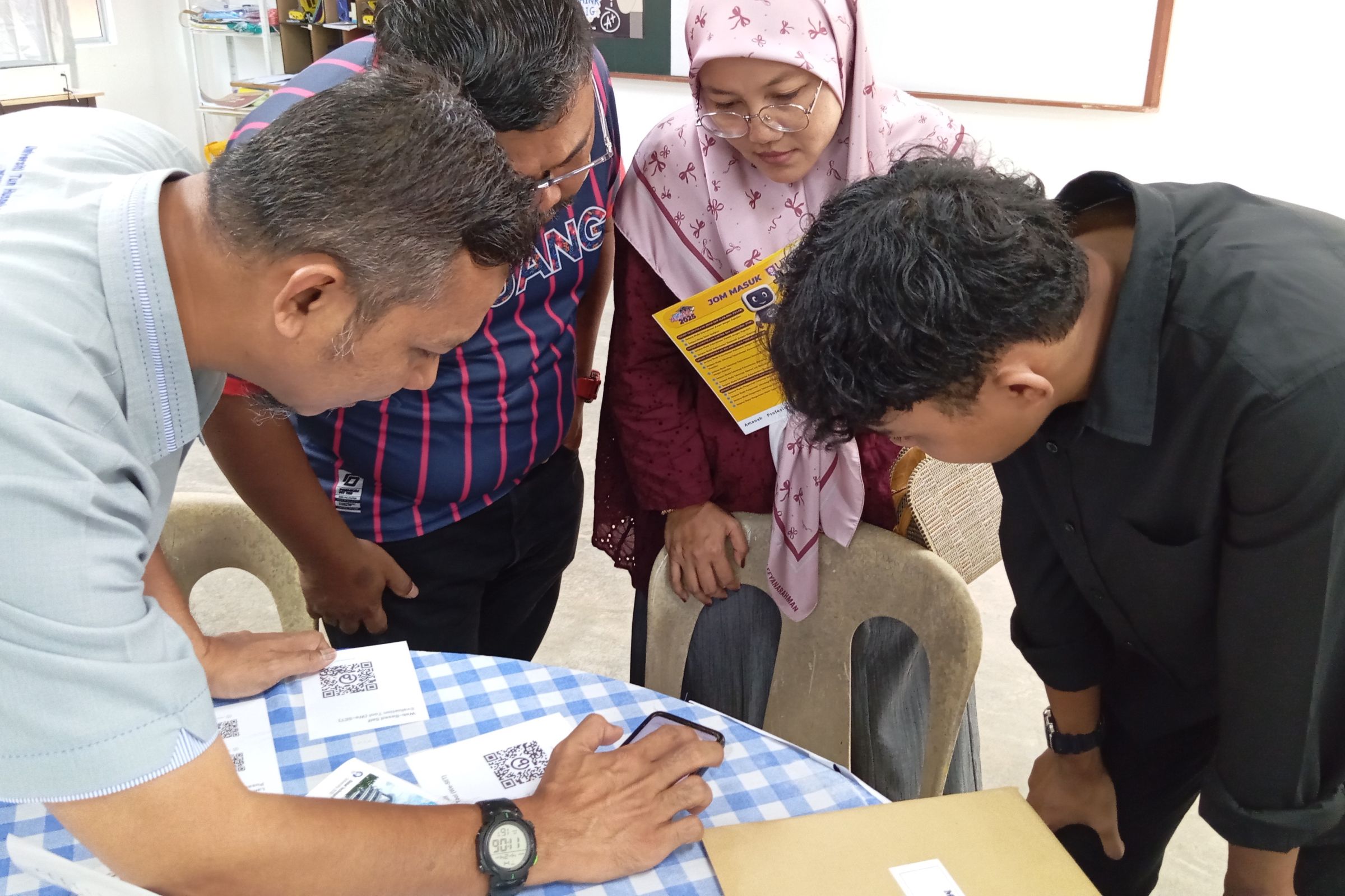 Sesi Perkongsian Hala Tuju Pelajar SPM dan Promosi Program Diploma UTHM di SMK Bandar T6 Kluang Mendapat Sambutan Yang Menggalakkan