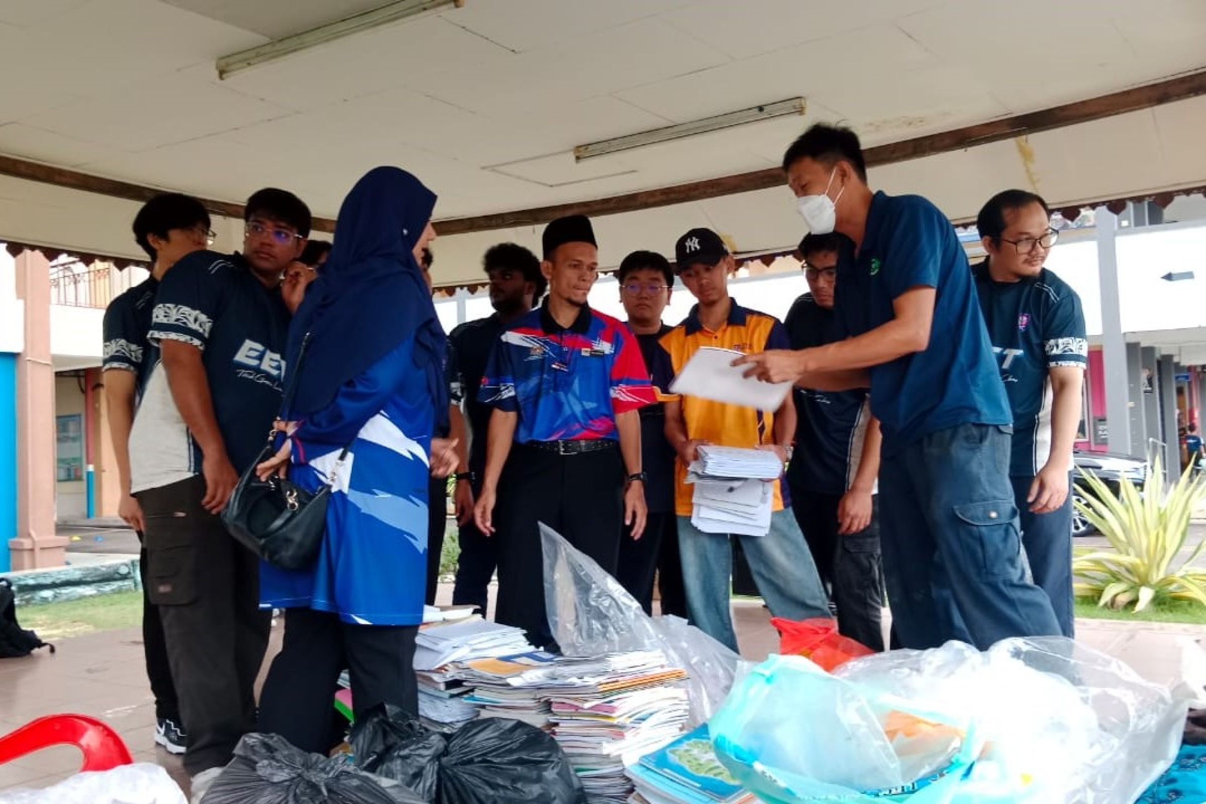 UTHM Anjur Program SULAM 2025 'Think Green, Live Clean' di SK Parit Setongkat