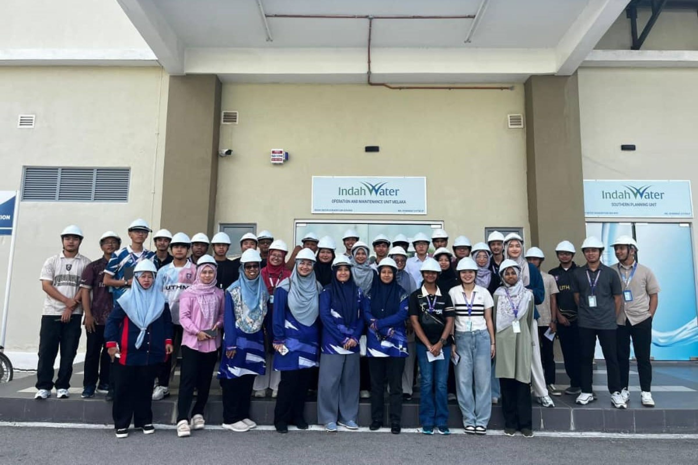 Eksplorasi Teknologi Rawatan Air: Pelajar DAK UTHM Sertai Lawatan Edukatif ke Indah Water Melaka