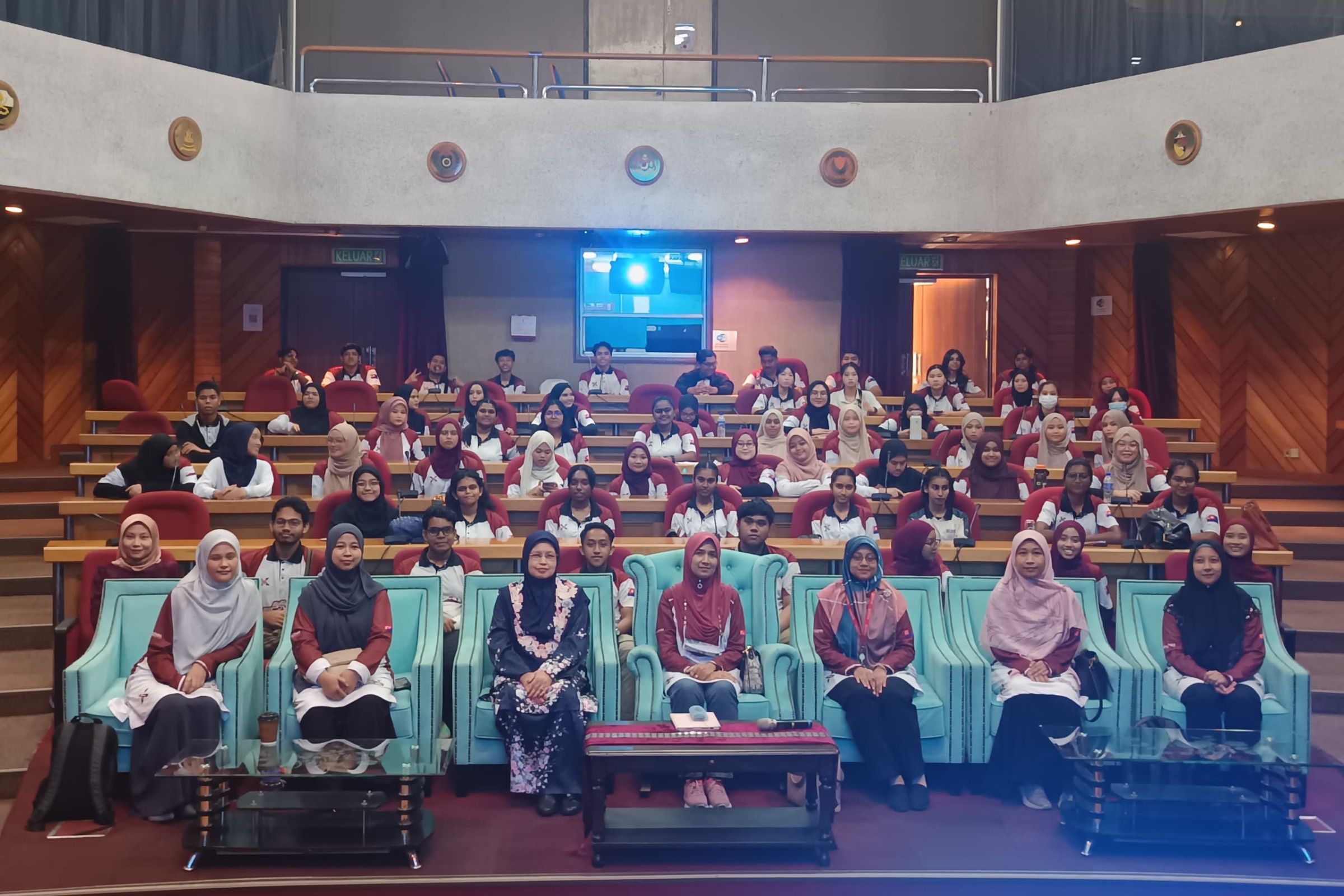 Lawatan ke MPOB Tingkatkan Kefahaman Teori Kimia Organik