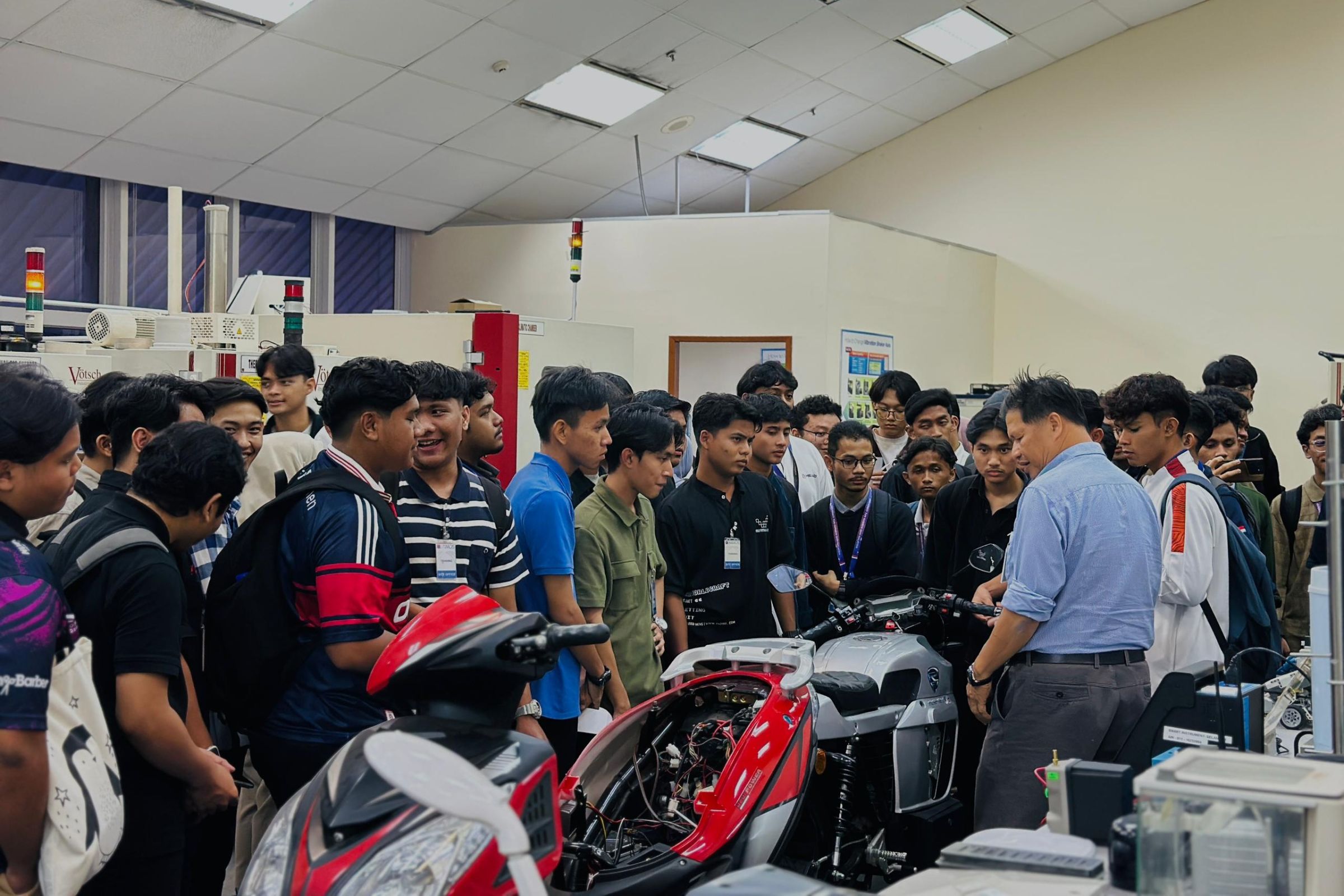 Pelajar Diploma Teknologi Maklumat Adakan Lawatan Industri ke MIMOS Berhad