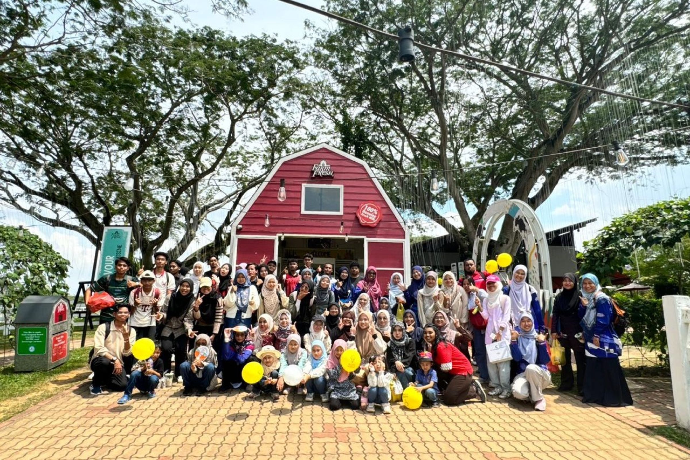 Lawatan ke Ladang Ternakan Lembu Farm Fresh Dedah Pelajar Kepada Teknologi Pemprosessan Makanan