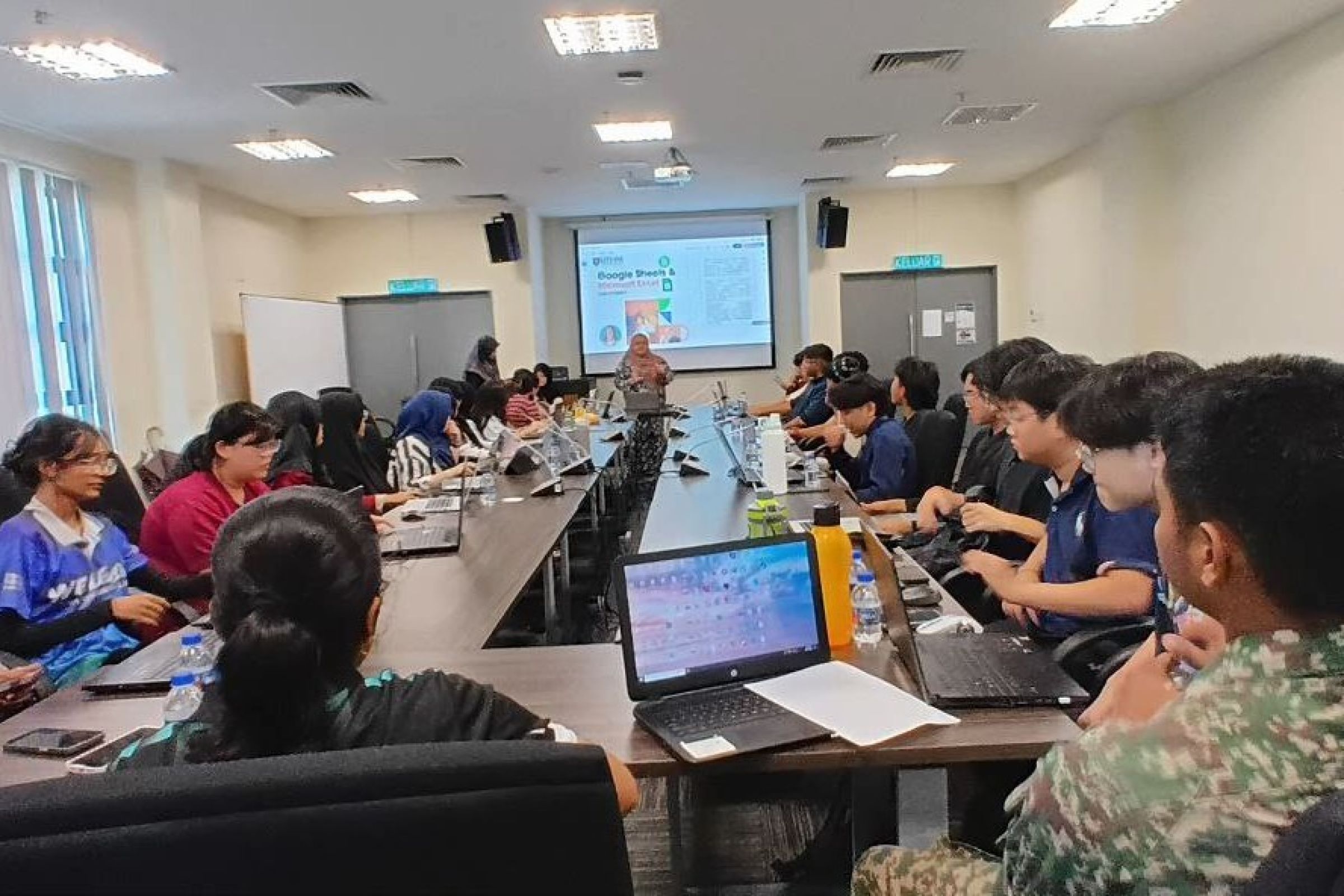 Smart Data Skills: Google Sheets and Microsoft Excel for Students