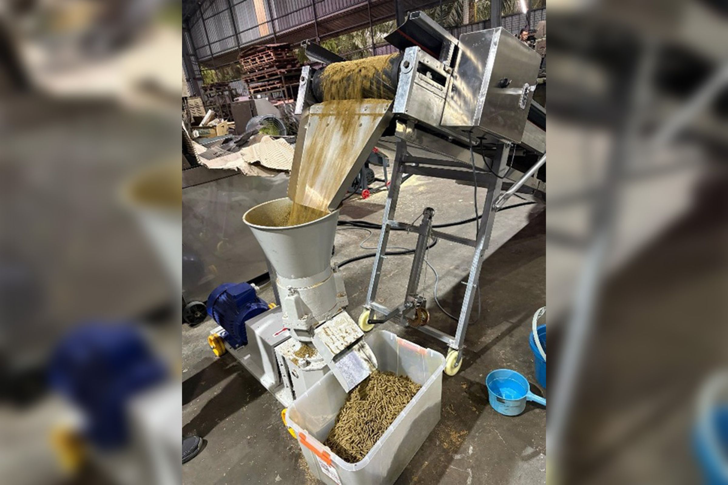 Lawatan Industri dan Ujilari Mesin Palet Arnab Mengikut Spesifikasi Terkini