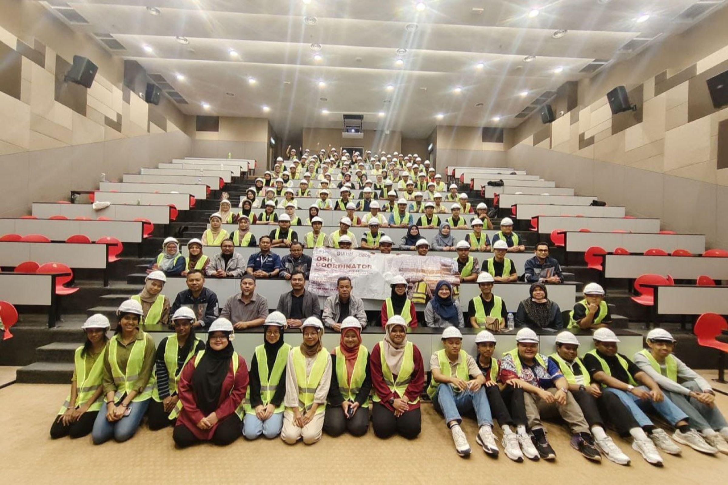 UTHM dan Cosmo Skills Lahirkan Pelajar Diploma Kompeten Dalam Keselamatan dan Kesihatan Pekerjaan