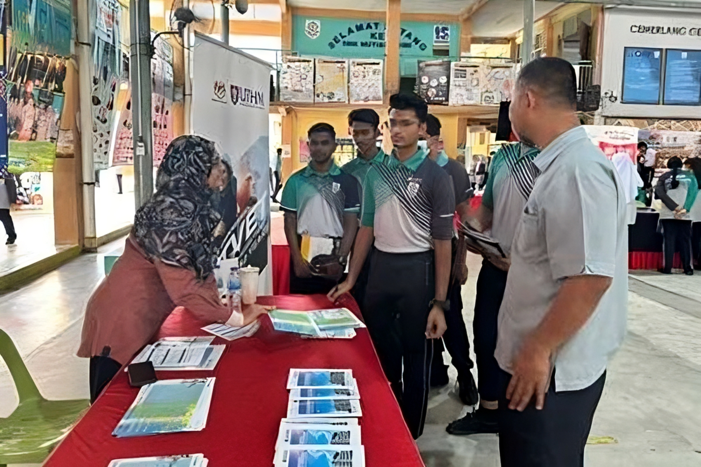 Booth Promosi Program UTHM Mendapat Sambutan Yang Menggalakkan di SMK Mutiara Rini