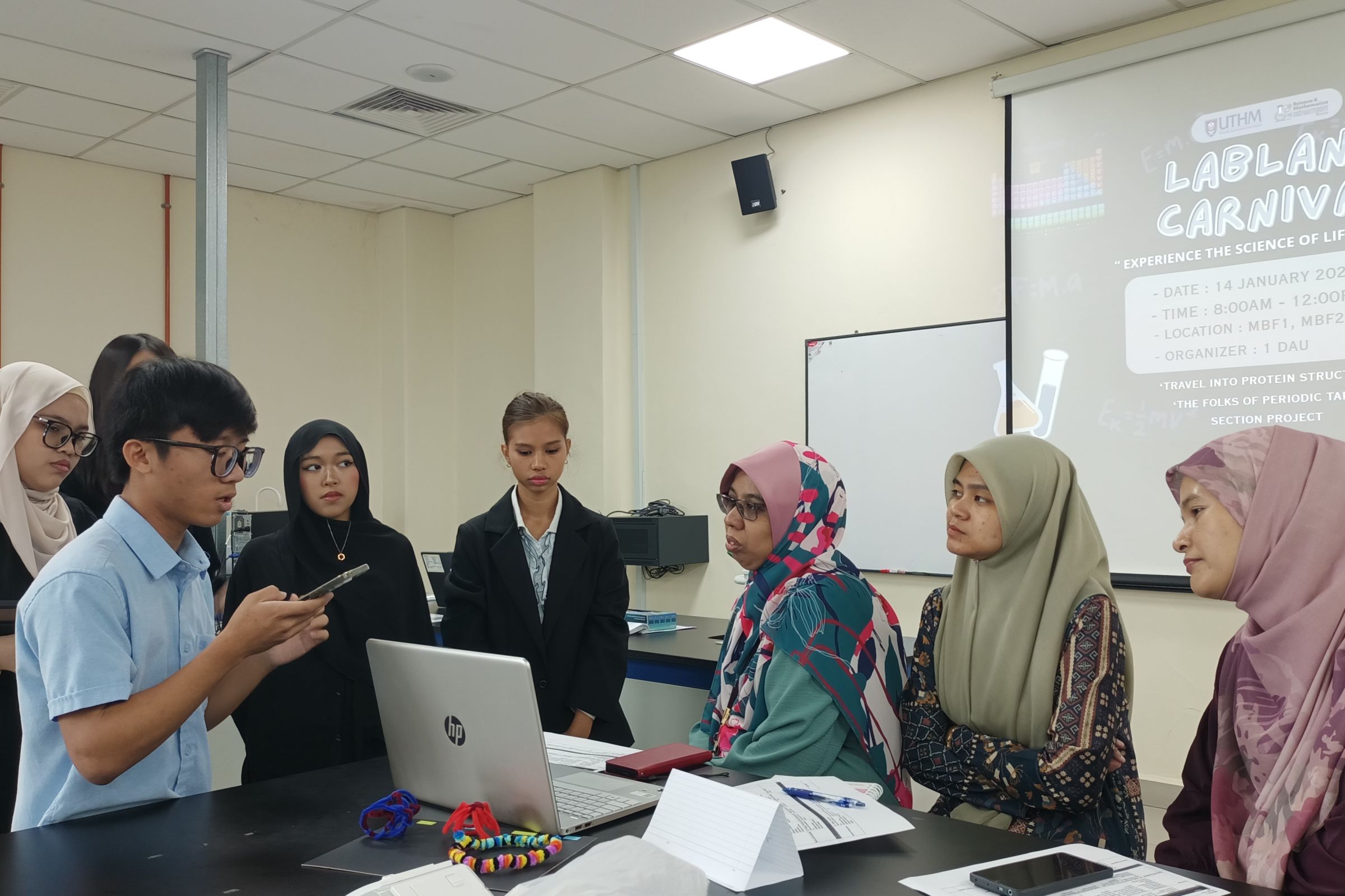 Karnival Mini Labland Perkasa Penguasaan STEM Mahasiswa Diploma Sains Gunaan UTHM